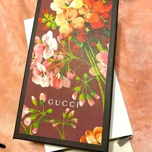 NIB~ Very Pretty Authenticated iPhone 6+ Gucci GG Blossom Phone Case